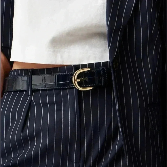 Banana Republic Women’s Black Vegan Leather Crocodile Embossed Belt - Picture 6 of 16